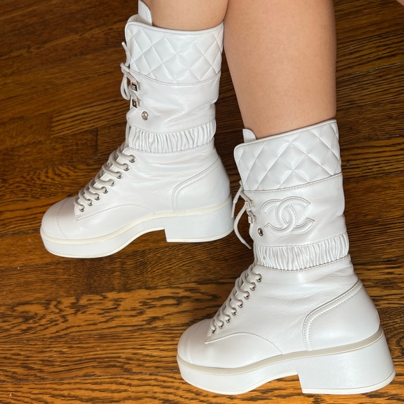 SOLD!!!Chanel white leather quilted combat 2021 collection lace up boots 35 - Picture 1 of 17